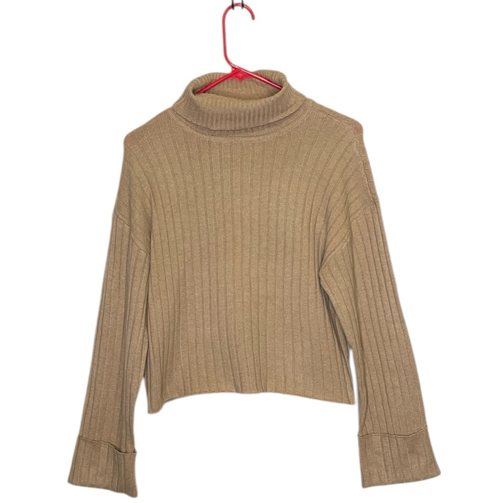 NO COMMENT WOMENS BEIGE RIBBED TURTLENECK SWEATER WIDE SLEEVES
SIZE LARGE